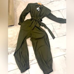 Banana Republic jumper very gorgeous perfect for holiday events never worn !